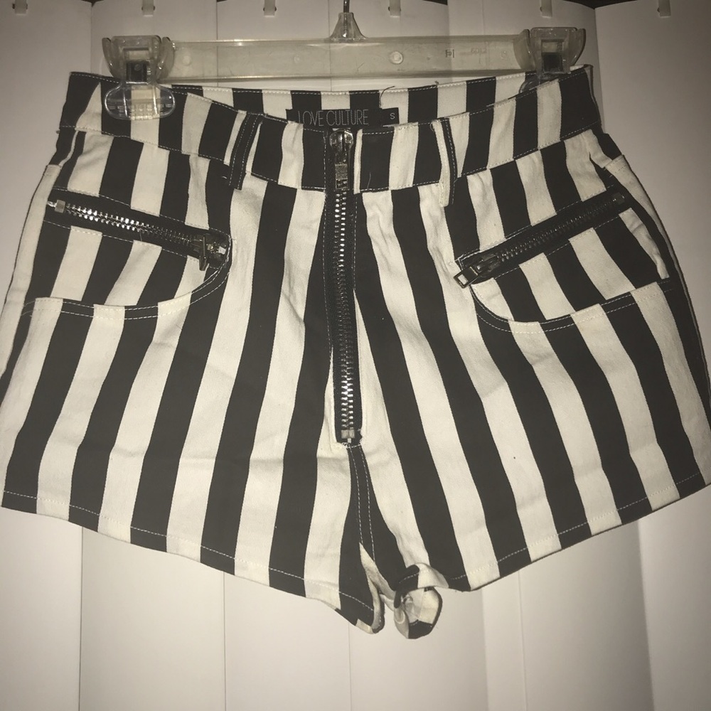 Mid-Rise Vertical Striped Shorts